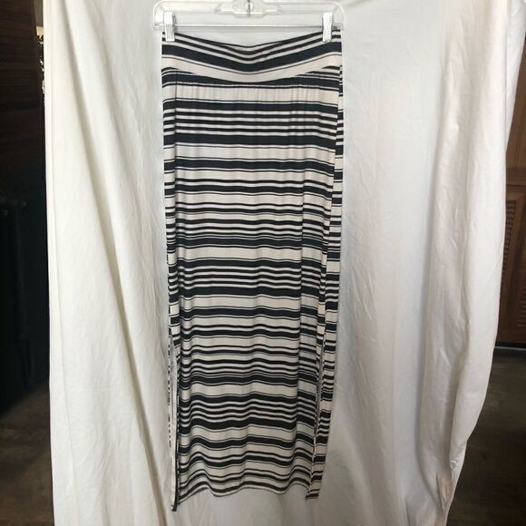 Maurice's long skirt .Black and white stripe. Extra small. - Picture 1 of 9